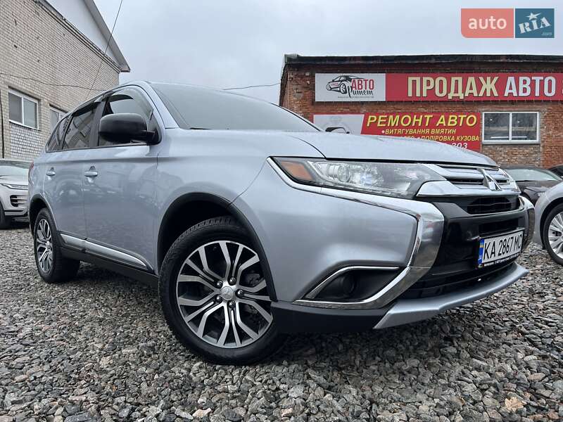 Позашляховик / Кросовер Mitsubishi Outlander 2016 в 