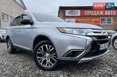 Позашляховик / Кросовер Mitsubishi Outlander 2016 в 