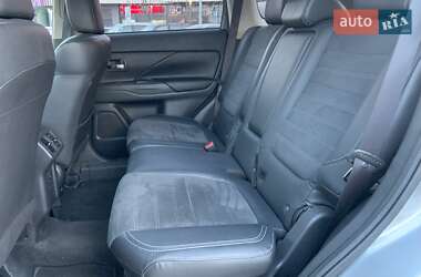 Позашляховик / Кросовер Mitsubishi Outlander 2019 в 