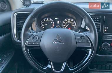 Позашляховик / Кросовер Mitsubishi Outlander 2019 в 