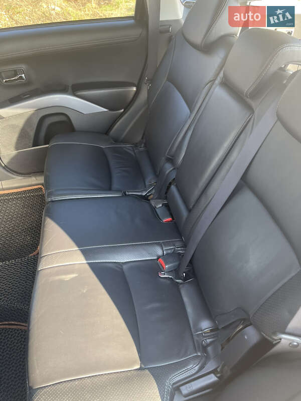 Внедорожник / Кроссовер Mitsubishi Outlander 2009 в Стрые