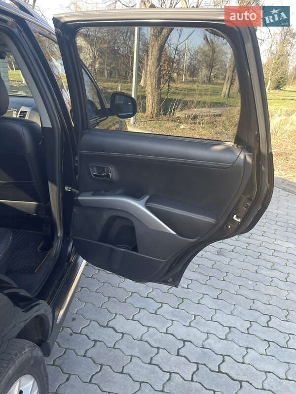 Внедорожник / Кроссовер Mitsubishi Outlander 2009 в Стрые