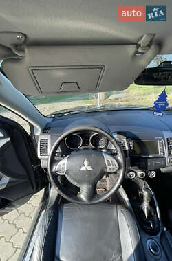Внедорожник / Кроссовер Mitsubishi Outlander 2009 в 