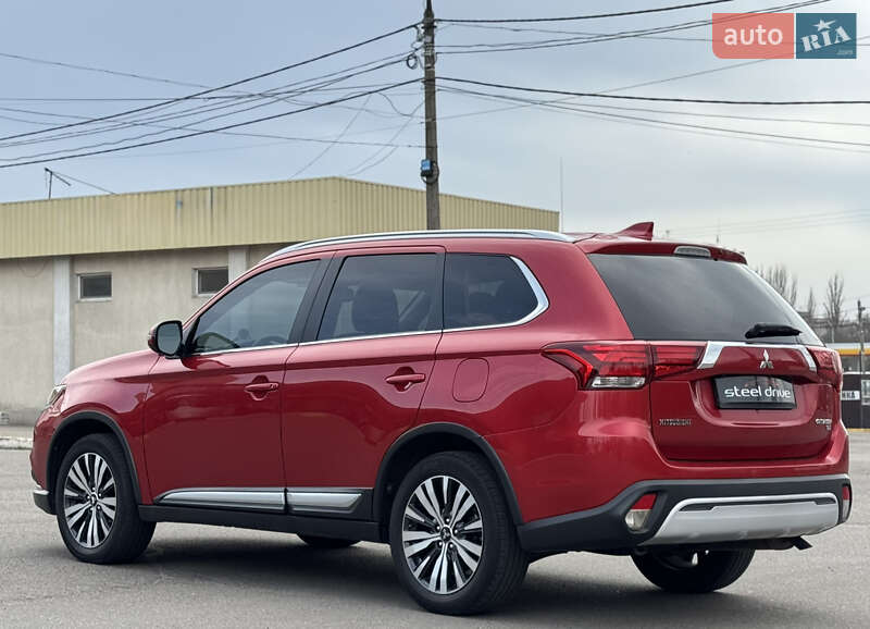 Внедорожник / Кроссовер Mitsubishi Outlander 2018 в Николаеве