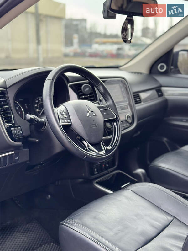 Внедорожник / Кроссовер Mitsubishi Outlander 2018 в Николаеве