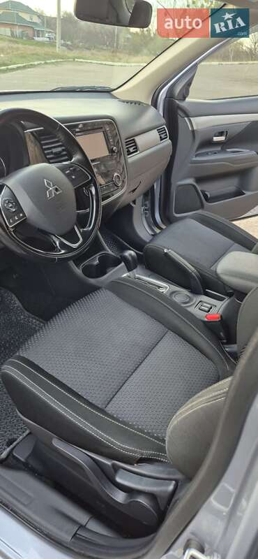 Внедорожник / Кроссовер Mitsubishi Outlander 2015 в Белой Церкви фото 17 Внедорожник / Кроссовер Mitsubishi Outlander 2015 в Белой Церкви