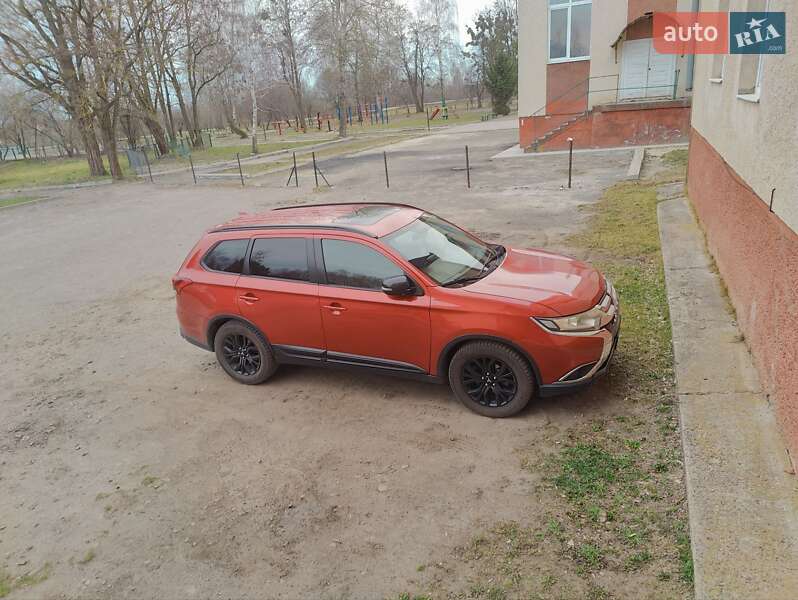 Позашляховик / Кросовер Mitsubishi Outlander 2017 в Кам'янці-Бузькій