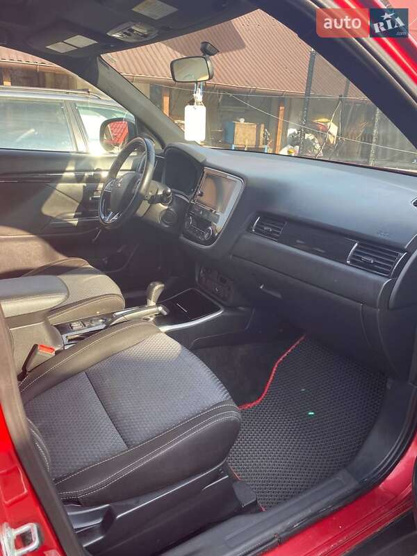 Позашляховик / Кросовер Mitsubishi Outlander 2017 в Кам'янці-Бузькій