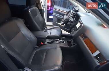 Позашляховик / Кросовер Mitsubishi Outlander 2014 в 