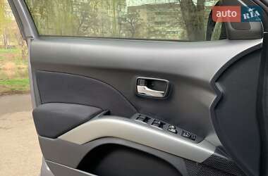 Позашляховик / Кросовер Mitsubishi Outlander 2008 в 