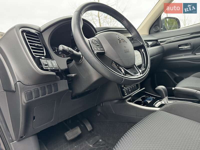 Позашляховик / Кросовер Mitsubishi Outlander 2021 в Одесі