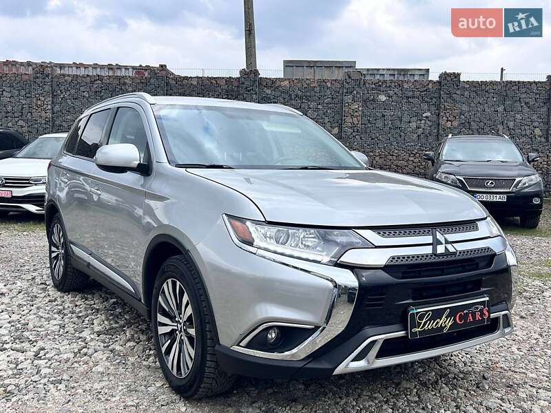 Позашляховик / Кросовер Mitsubishi Outlander 2018 в Одесі