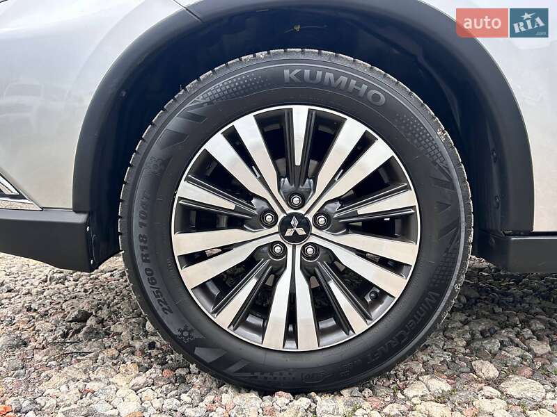 Позашляховик / Кросовер Mitsubishi Outlander 2018 в Одесі