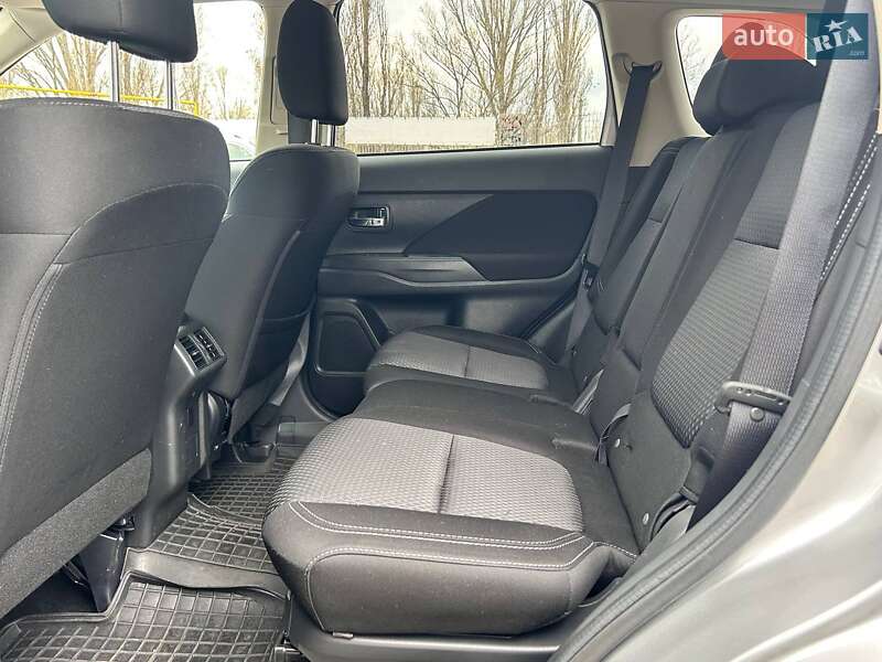 Позашляховик / Кросовер Mitsubishi Outlander 2018 в Одесі