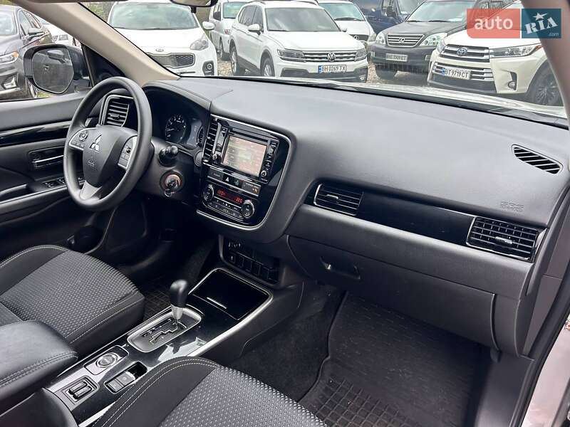 Позашляховик / Кросовер Mitsubishi Outlander 2018 в Одесі