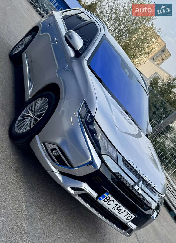 Позашляховик / Кросовер Mitsubishi Outlander 2020 в Львові