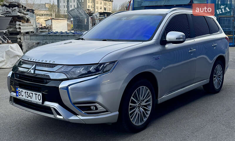Позашляховик / Кросовер Mitsubishi Outlander 2020 в Львові