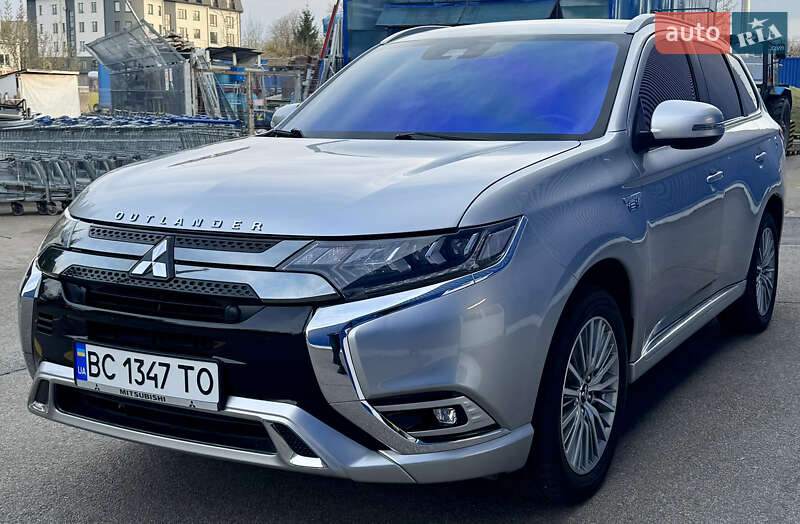 Позашляховик / Кросовер Mitsubishi Outlander 2020 в Львові