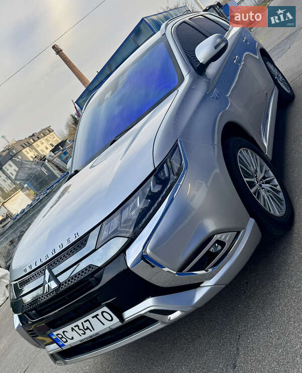 Позашляховик / Кросовер Mitsubishi Outlander 2020 в Львові