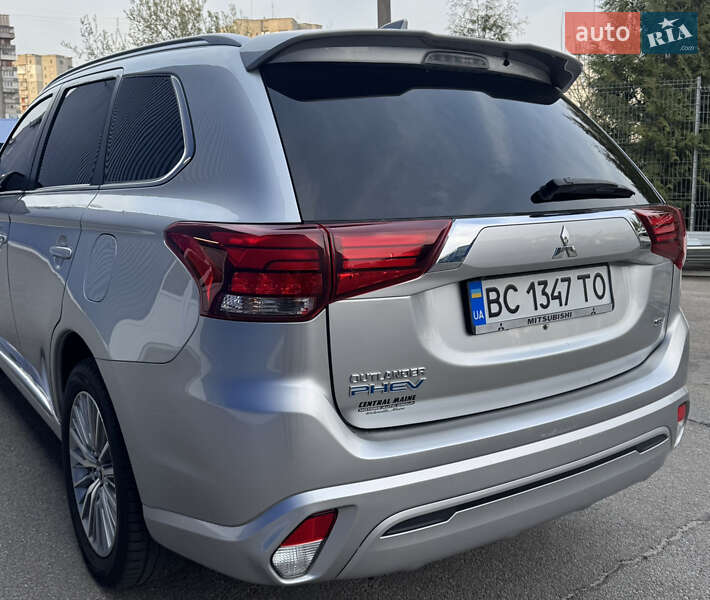 Позашляховик / Кросовер Mitsubishi Outlander 2020 в Львові