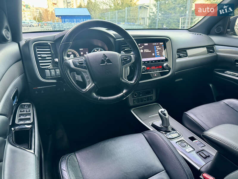 Позашляховик / Кросовер Mitsubishi Outlander 2020 в Львові