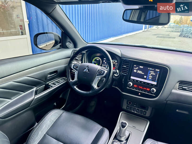 Позашляховик / Кросовер Mitsubishi Outlander 2020 в Львові