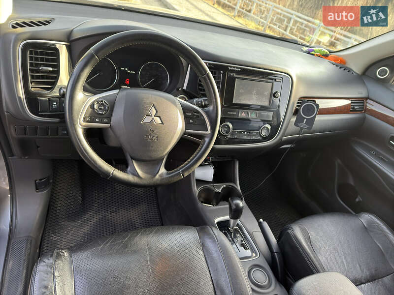 Позашляховик / Кросовер Mitsubishi Outlander 2013 в Чернігові