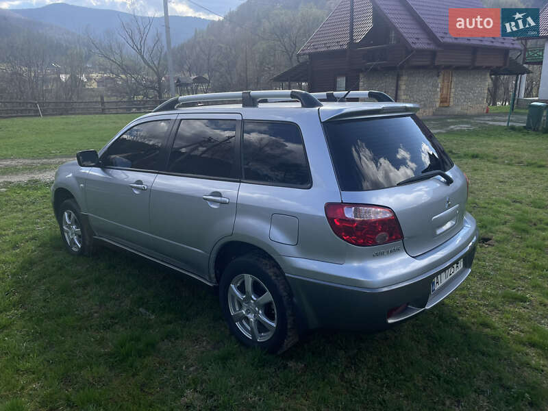 Внедорожник / Кроссовер Mitsubishi Outlander 2005 в Яремче