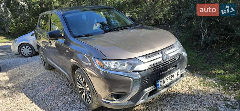 Внедорожник / Кроссовер Mitsubishi Outlander 2019 в Мукачево фото 2 Внедорожник / Кроссовер Mitsubishi Outlander 2019 в Мукачево