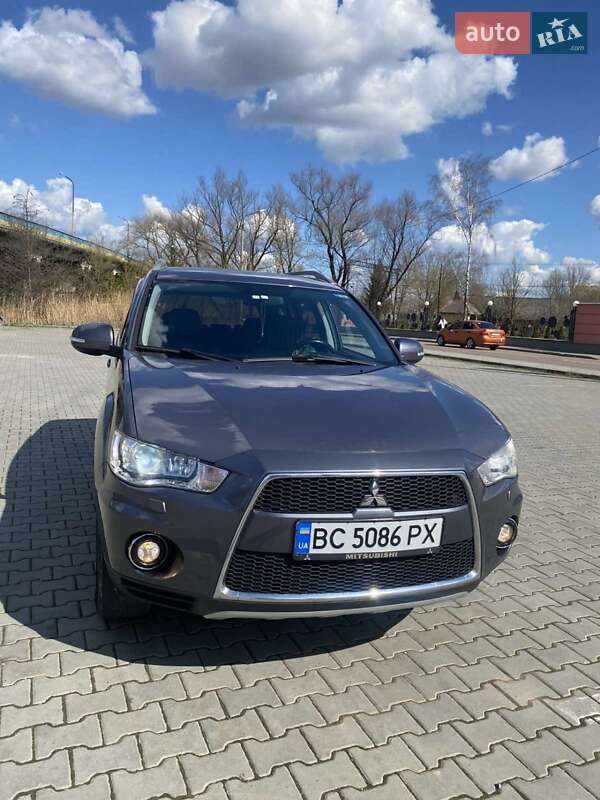 Позашляховик / Кросовер Mitsubishi Outlander 2010 в Дрогобичі
