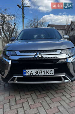 Внедорожник / Кроссовер Mitsubishi Outlander 2019 в 