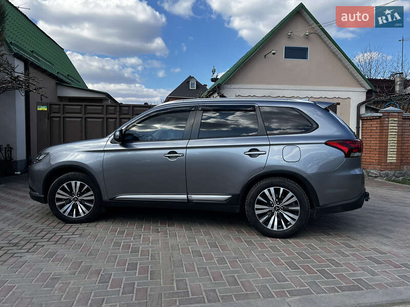 Внедорожник / Кроссовер Mitsubishi Outlander 2019 в Харькове
