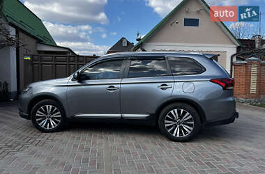 Внедорожник / Кроссовер Mitsubishi Outlander 2019 в 