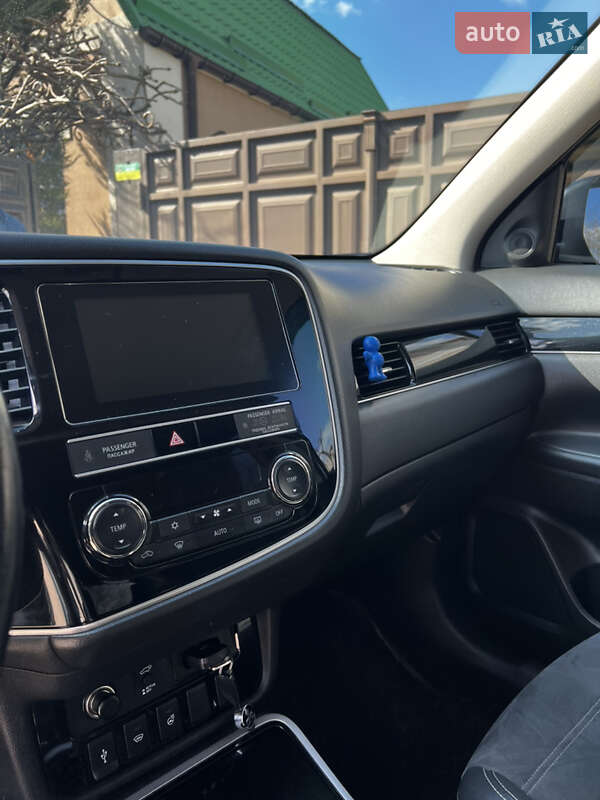Внедорожник / Кроссовер Mitsubishi Outlander 2019 в Харькове
