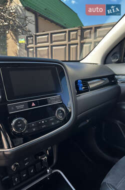 Внедорожник / Кроссовер Mitsubishi Outlander 2019 в 