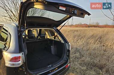 Внедорожник / Кроссовер Mitsubishi Outlander 2012 в 