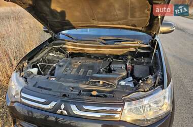 Внедорожник / Кроссовер Mitsubishi Outlander 2012 в 