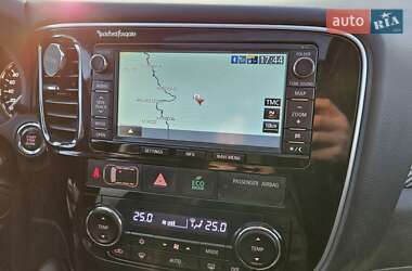 Внедорожник / Кроссовер Mitsubishi Outlander 2012 в 
