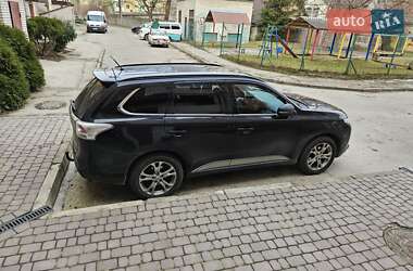 Внедорожник / Кроссовер Mitsubishi Outlander 2012 в 