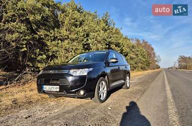 Внедорожник / Кроссовер Mitsubishi Outlander 2012 в 