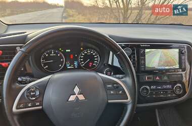 Внедорожник / Кроссовер Mitsubishi Outlander 2012 в 