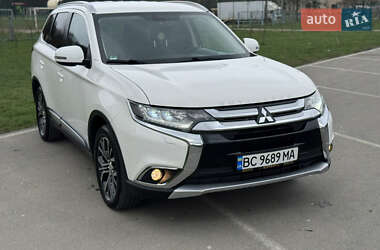 Позашляховик / Кросовер Mitsubishi Outlander 2016 в 
