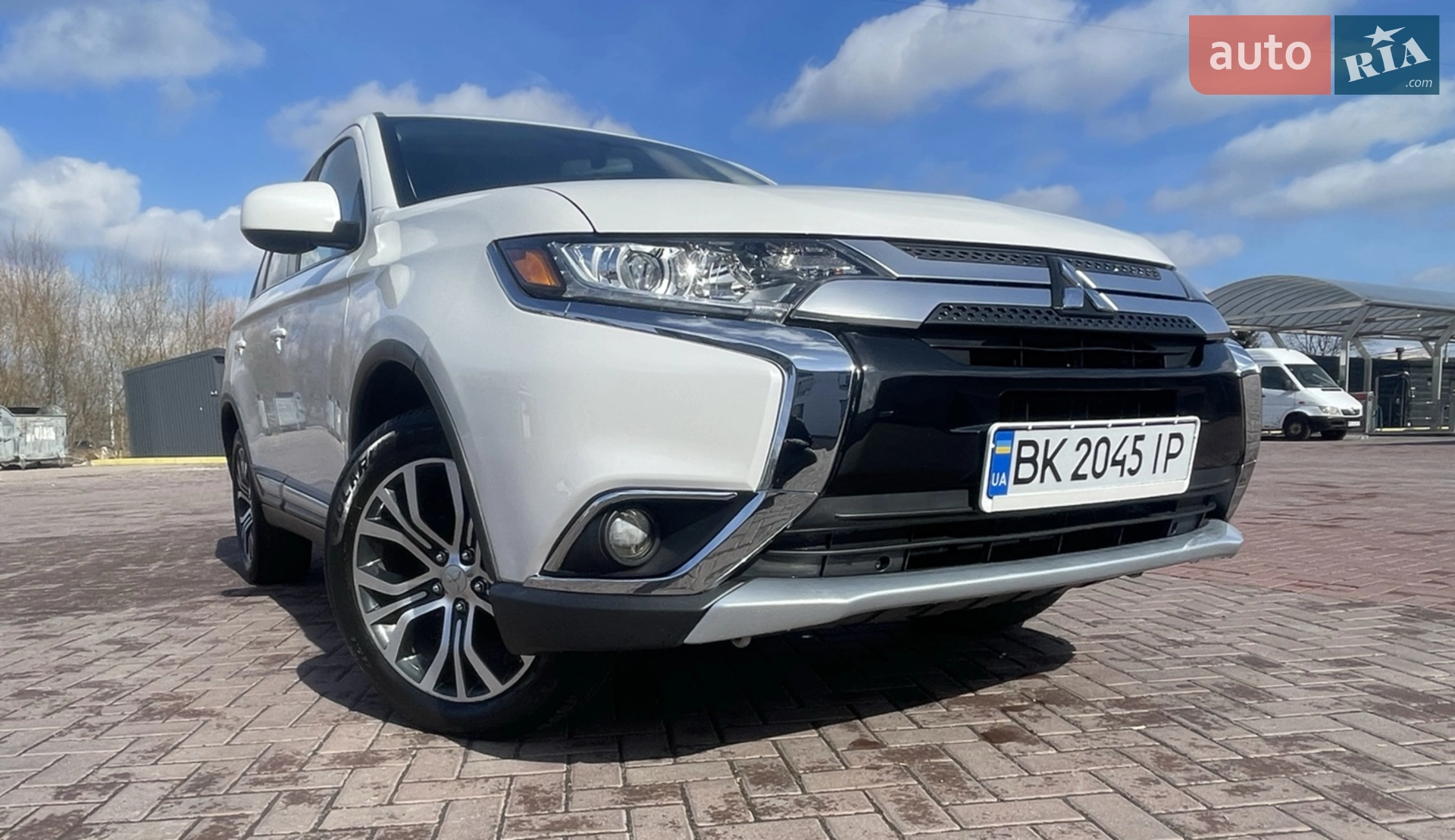 2017 Mitsubishi Outlander - фото 1