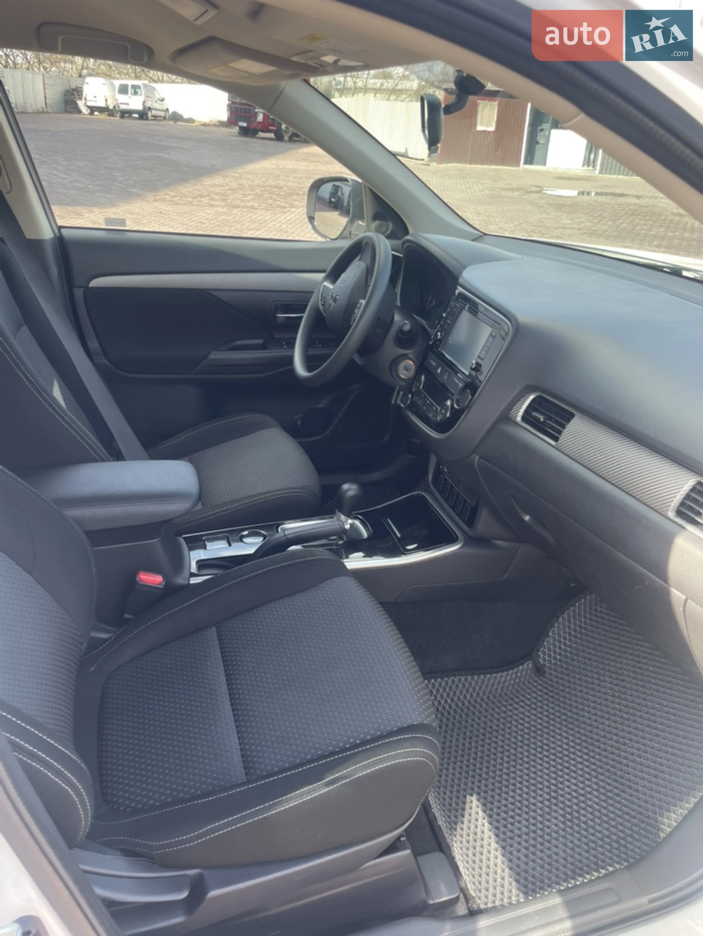 2017 Mitsubishi Outlander - мініатюра 17