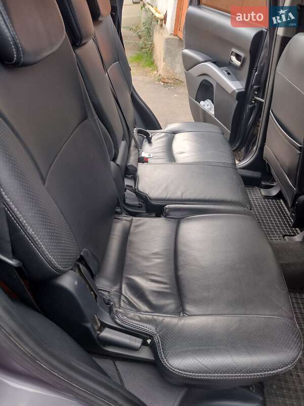 Позашляховик / Кросовер Mitsubishi Outlander 2008 в Рені фото 14 Позашляховик / Кросовер Mitsubishi Outlander 2008 в Рені