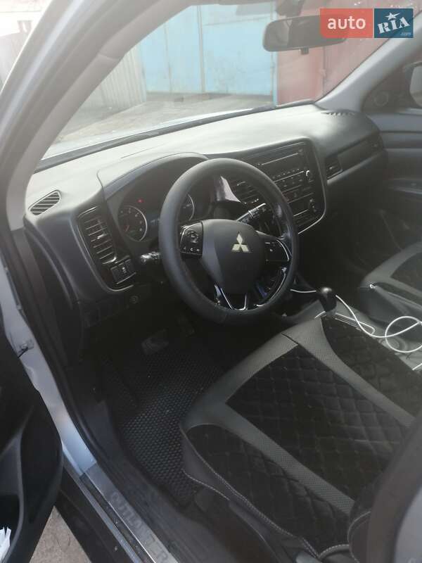 Позашляховик / Кросовер Mitsubishi Outlander 2015 в Кропивницькому