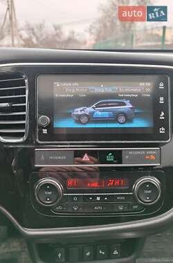 Позашляховик / Кросовер Mitsubishi Outlander 2019 в 