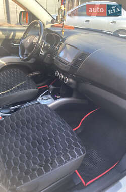 Позашляховик / Кросовер Mitsubishi Outlander 2008 в 