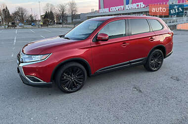 Внедорожник / Кроссовер Mitsubishi Outlander 2019 в 