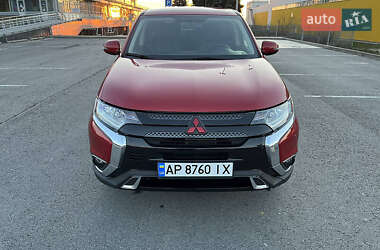 Внедорожник / Кроссовер Mitsubishi Outlander 2019 в 